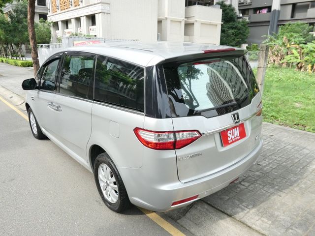 1年僅跑8千公里，8人座，SUM+YES雙認證，全台保固，車況好，可全額貸款唷~  第4張相片