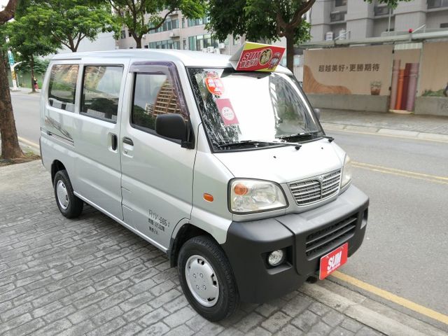 100%原鈑件，1年僅跑1.6萬，SUM+YES雙認證，全台保固，漂亮好車，可以全額貸款唷~  第2張相片