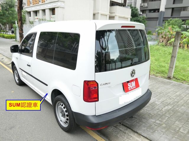 2020年式，貨式自排稅金僅7500元，1年僅跑1.3萬，SUM認證車，全台保固，安卓機，CP值超高，可全額貸款唷~  第4張相片