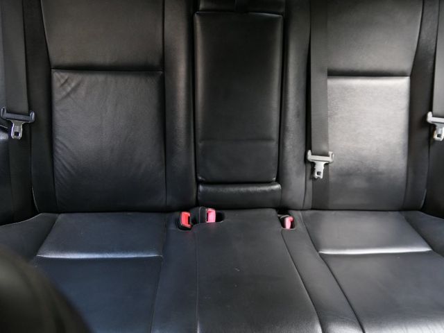 100%原鈑件，1年僅跑1.4萬公里，SUM+YES雙認證，全台保固，漂亮好車，可全額貸款唷~  第9張相片