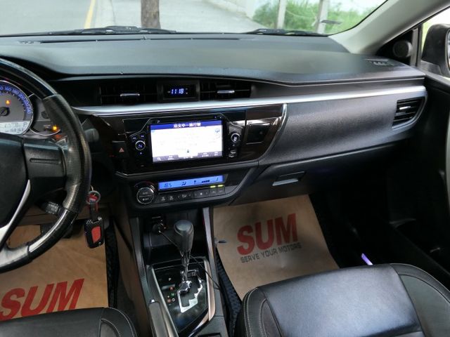 100%原鈑件，1年僅跑1.4萬公里，SUM+YES雙認證，全台保固，漂亮好車，可全額貸款唷~  第11張相片