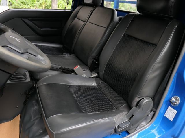 100%原鈑件，僅跑4.1萬公里，SUM+YES雙認證，最高2年/5萬全台保固，可全額貸款唷~  第9張相片