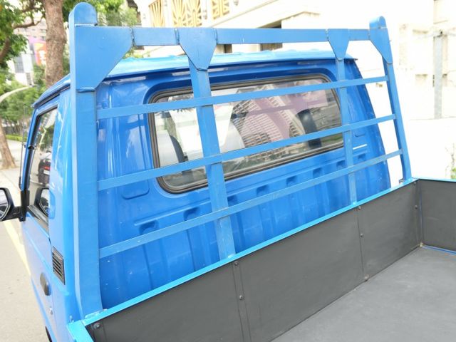 100%原鈑件，僅跑4.1萬公里，SUM+YES雙認證，最高2年/5萬全台保固，可全額貸款唷~  第18張相片