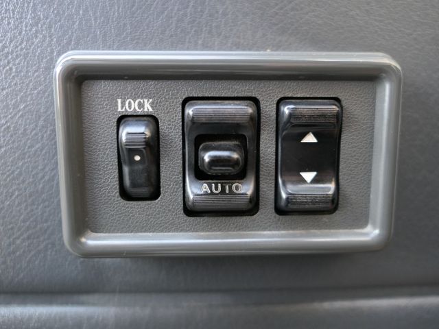 2018年式，超少跑，SUM+YES雙認證，最高2年/5萬全台保固，漂亮好車，可全額貸款唷~  第13張相片