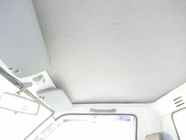 2018年式，超少跑，SUM+YES雙認證，最高2年/5萬全台保固，漂亮好車，可全額貸款唷~  第14張相片