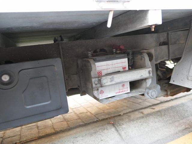 2018年式，超少跑，SUM+YES雙認證，最高2年/5萬全台保固，漂亮好車，可全額貸款唷~  第17張相片