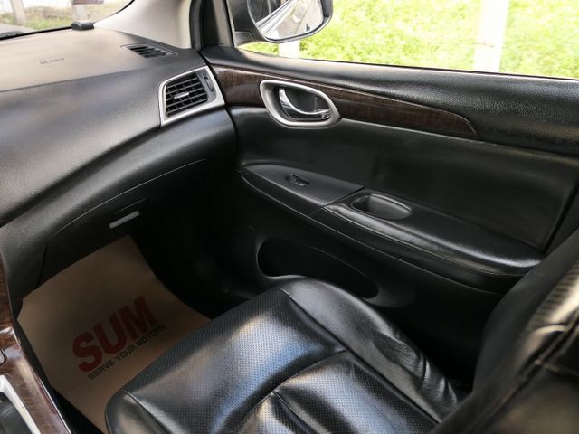 100%原鈑件，已裝安卓機，SUM+YES雙認證，全台保固，少跑，就是漂亮，可全額貸款唷~  第14張相片