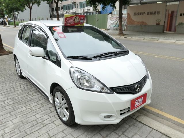 豪華換檔撥片，已裝安卓機，配備滿滿，SUM+YES雙認證，全台保固，少跑，車主很顧車，可全額貸款唷~  第2張相片