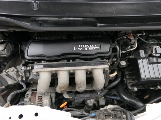 豪華換檔撥片，已裝安卓機，配備滿滿，SUM+YES雙認證，全台保固，少跑，車主很顧車，可全額貸款唷~  第18張相片