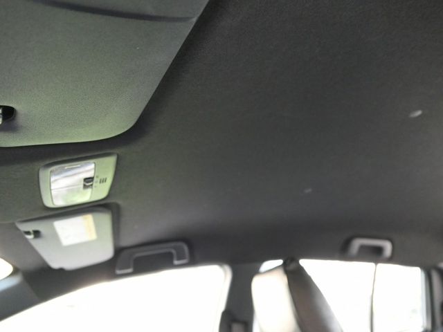 100%原鈑件，空力套件S版，好有型，1年僅跑1.4萬，SUM+YES雙認證，最高2年/5萬全台保固，超美，可全額貸款  第17張相片