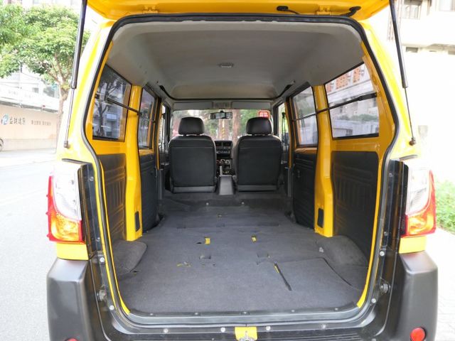 1年僅跑9千公里，原廠保養，品質第一，SUM+YES雙認證，最高2年/5萬全台保固，美車，可全額貸款唷~  第19張相片