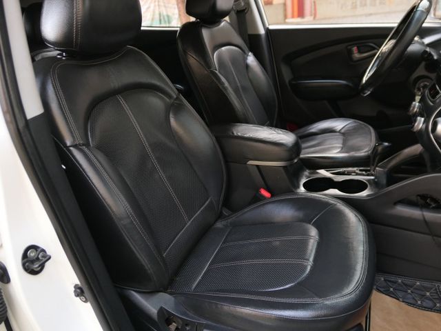 1年僅跑1.5萬，已裝安卓機，SUM認證車，車主很顧車，就是好漂亮，可全額貸款唷~  第9張相片