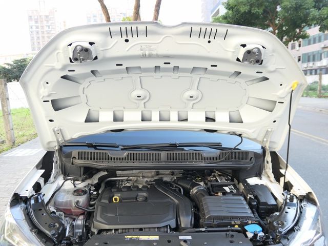 長軸手排，SUM+YES雙認證，全台保固，就是新車的氣氛，CP值超高，可以全額貸款唷~  第14張相片