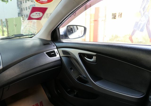 已裝安卓機，頂級i-KEY，6氣囊配備滿滿，SUM認證車，全台保固，CP值超高，可全額貸款唷~  第13張相片