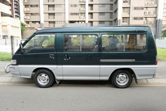 1年僅跑9千公里，剛保養過，引擎安靜，冷氣強冷，CP值超高，買到賺到~  第4張相片