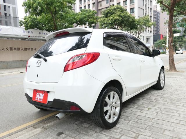 100%原鈑件，已裝安卓機，SUM+YES雙認證，少跑，女用車好美，可以全額貸款唷~  第3張相片