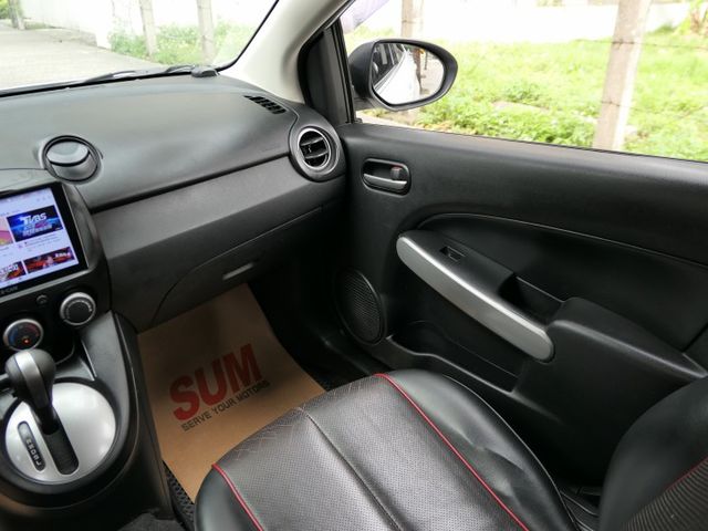 100%原鈑件，已裝安卓機，SUM+YES雙認證，少跑，女用車好美，可以全額貸款唷~  第13張相片