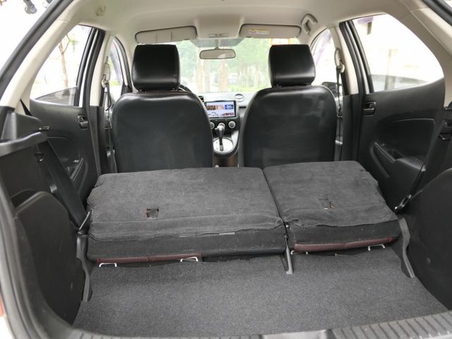 100%原鈑件，已裝安卓機，SUM+YES雙認證，少跑，女用車好美，可以全額貸款唷~  第18張相片