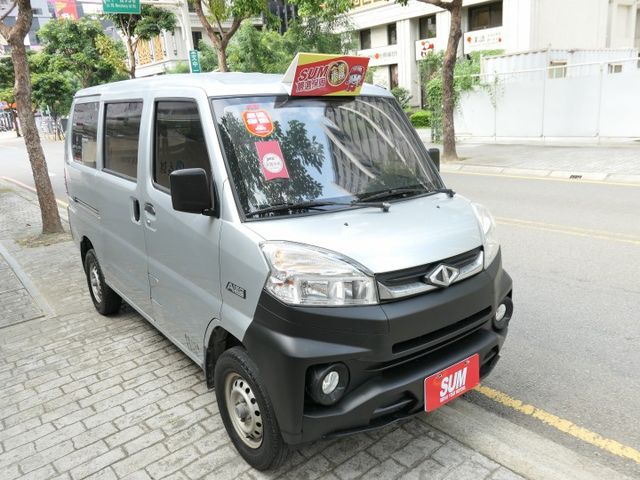 2022年式，100%原鈑件，SUM+YES雙認證，最高2年/5萬全台保固，好漂亮，可全額貸款唷~  第2張相片