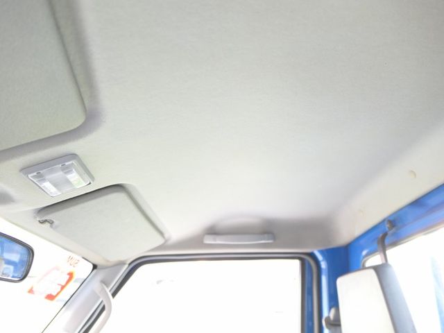 100%原鈑件，1手車庫車，潔癖人開 很顧車，SUM+YES雙認證，最高2年/5萬全台保固，美車，可以全額貸款唷~  第15張相片