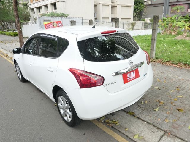 2017年式，1年僅跑1.1萬，SUM+YES雙認證，全台保固，女用就是新車的氣氛，北台我最美，可以全額貸款唷~  第4張相片