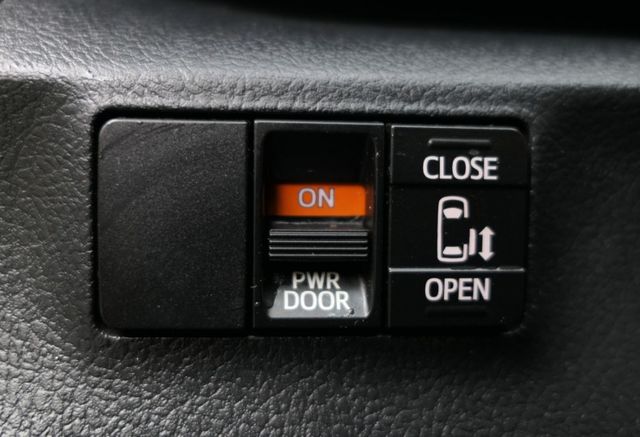 電動滑門，原廠影音組，SUM+YES雙認證，最高2年/5萬全台保固，少跑，可全額貸款唷~  第13張相片