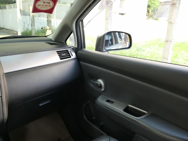 1年僅跑1.3萬公里，SUM認證車，1.8有力，好開省稅金，車況非常好，可以全額貸款唷~  第13張相片