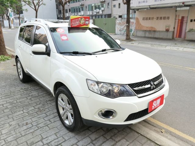 4wd，1年僅跑1.3萬，已裝安卓機，SUM+YES雙認證，1手車庫車，車況非常好，CP值超高，買到賺到~  第2張相片