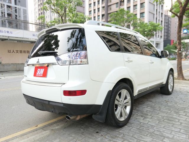 4wd，1年僅跑1.3萬，已裝安卓機，SUM+YES雙認證，1手車庫車，車況非常好，CP值超高，買到賺到~  第3張相片