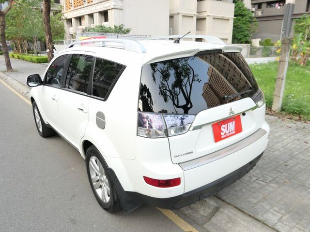 4wd，1年僅跑1.3萬，已裝安卓機，SUM+YES雙認證，1手車庫車，車況非常好，CP值超高，買到賺到~  第4張相片