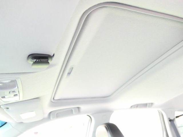 4wd，1年僅跑1.3萬，已裝安卓機，SUM+YES雙認證，1手車庫車，車況非常好，CP值超高，買到賺到~  第16張相片