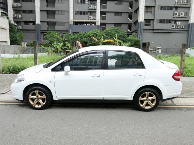 單純跑多，引擎安靜無煙，冷氣強冷，底盤安靜平穩，優質代步車，你一定會喜歡，可全額貸款唷~  第4張相片