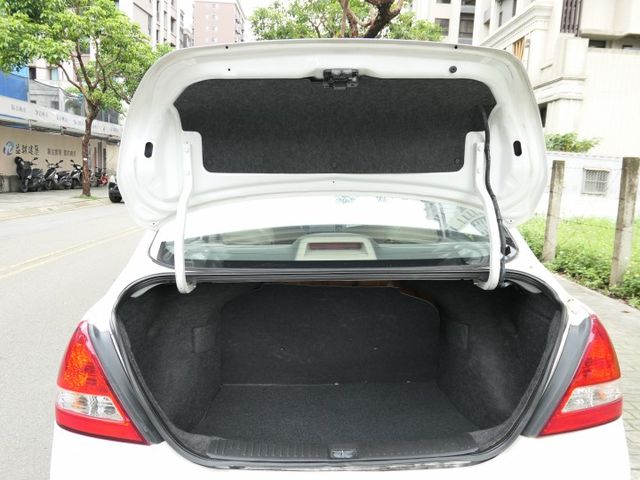 單純跑多，引擎安靜無煙，冷氣強冷，底盤安靜平穩，優質代步車，你一定會喜歡，可全額貸款唷~  第17張相片