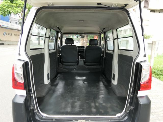 原廠保養，品質第一，SUM認證車，最高2年/5萬全台保固，車況非常好，可以全額貸款唷~  第19張相片