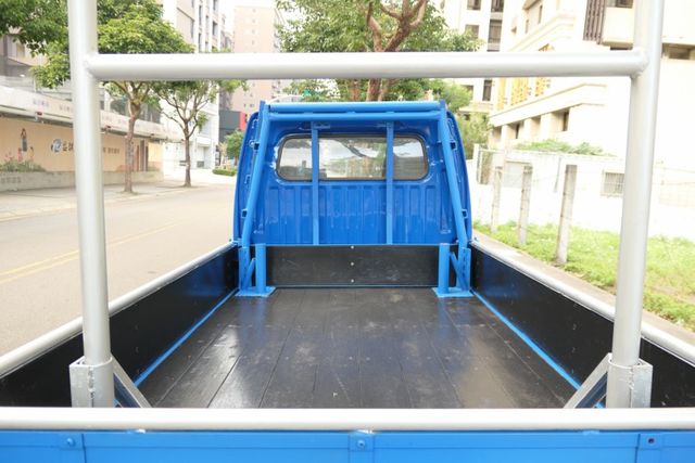 1年僅跑1.3萬公里，1手車庫車，SUM認證車，全台保固，車況非常好，可以全額貸款唷~  第17張相片