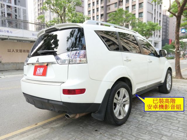 4wd，1年僅跑1.3萬，已裝安卓機，SUM+YES雙認證，1手車庫車，車況非常好，CP值超高，買到賺到~  第3張相片
