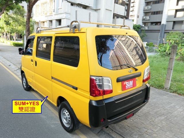 100%原鈑件，僅跑5萬公里，SUM+YES雙認證，最高2年/5萬全台保固，就是新車FU，可以全額貸款唷~  第4張相片