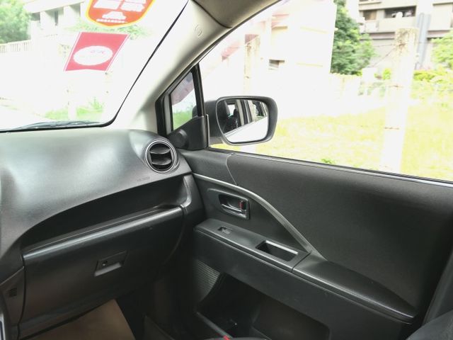 頂級雙電滑門，配備滿滿，SUM認證車，全台保固，CO值超高，可以全額貸款唷~  第13張相片