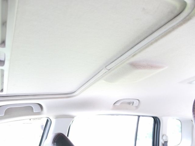 頂級雙電滑門，配備滿滿，SUM認證車，全台保固，CO值超高，可以全額貸款唷~  第15張相片