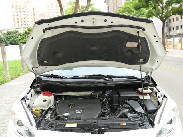 頂級雙電滑門，配備滿滿，SUM認證車，全台保固，CO值超高，可以全額貸款唷~  第18張相片