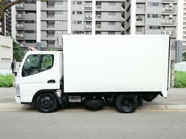 1年僅跑2萬，按時保養，品質絕佳，SUM認證車，引擎安靜，換檔順暢，漂亮好車，可以全額貸款唷~  第4張相片
