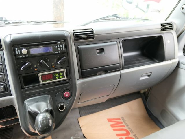 1年僅跑2萬，按時保養，品質絕佳，SUM認證車，引擎安靜，換檔順暢，漂亮好車，可以全額貸款唷~  第12張相片