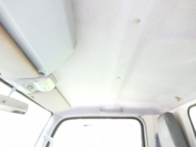 1年僅跑2萬，按時保養，品質絕佳，SUM認證車，引擎安靜，換檔順暢，漂亮好車，可以全額貸款唷~  第16張相片
