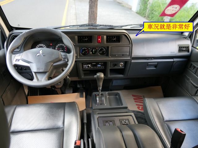100%原鈑件，漂亮自排，SUM+YES雙認證，最高2年/5萬全台保固，車況非常好，可以全額貸款唷~  第13張相片