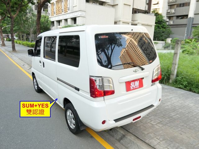 100%原鈑件，難得自排，SUM+YES雙認證，最高2年5萬全台保固，CP值高，可以全額貸款唷~  第4張相片