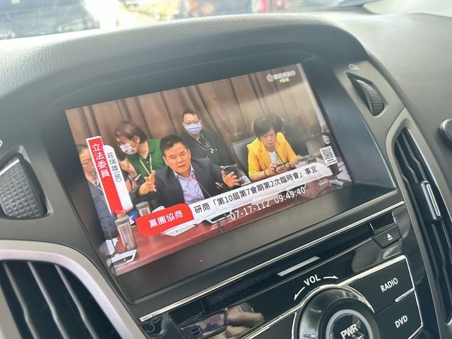 時尚經典型 另附衛星導航+數位電視+抬頭顯示+倒車顯影 超優配備 誠可議 歡迎電洽  第15張相片