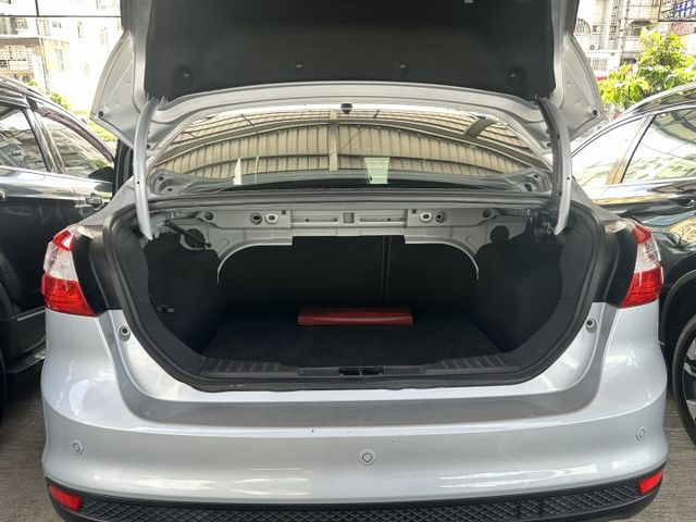 時尚經典型 另附衛星導航+數位電視+抬頭顯示+倒車顯影 超優配備 誠可議 歡迎電洽  第19張相片