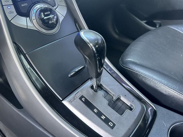 伊倫挫 旗艦版 免KEY、定速、快控、天窗、電動椅 可全額貸/免頭款 無待修 車況極佳 預約現折8000  第12張相片