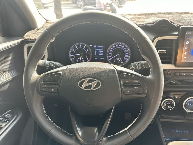VENUE GLC今年最暢銷時尚小車僅跑2萬 原廠保固 原版件 一手車 車主極愛車 內裝級乾淨  第14張相片
