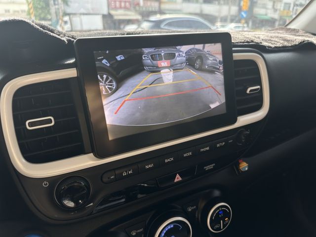 VENUE GLC今年最暢銷時尚小車僅跑2萬 原廠保固 原版件 一手車 車主極愛車 內裝級乾淨  第18張相片